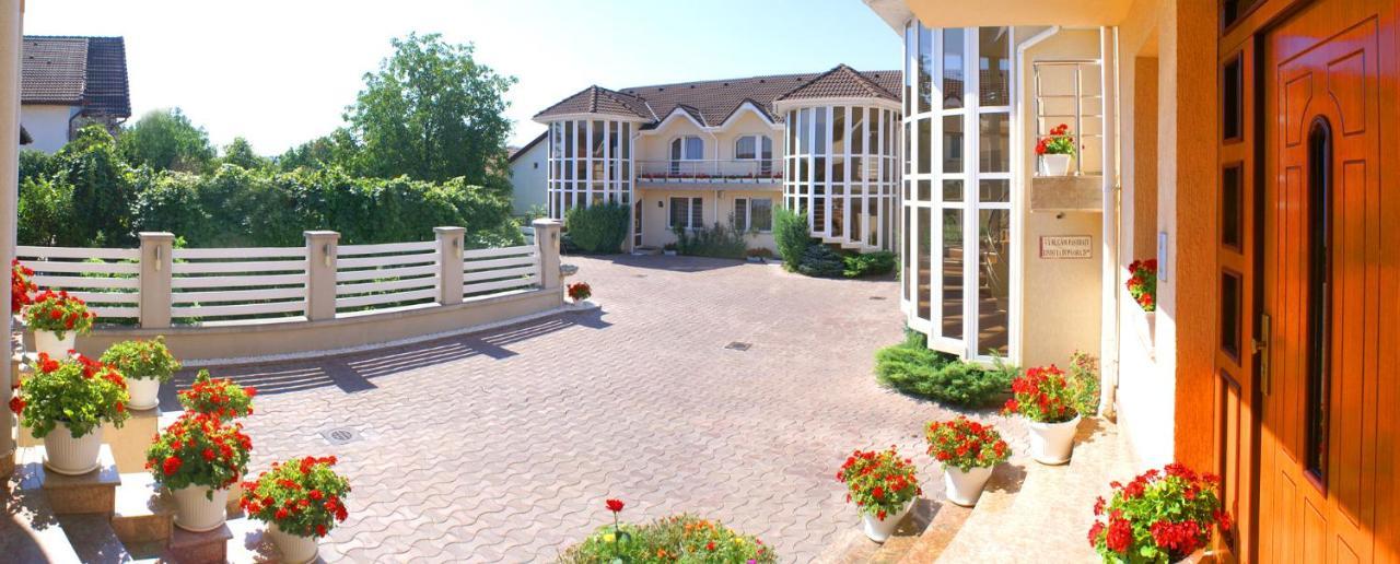 Villa Brussels Дева Екстер'єр фото